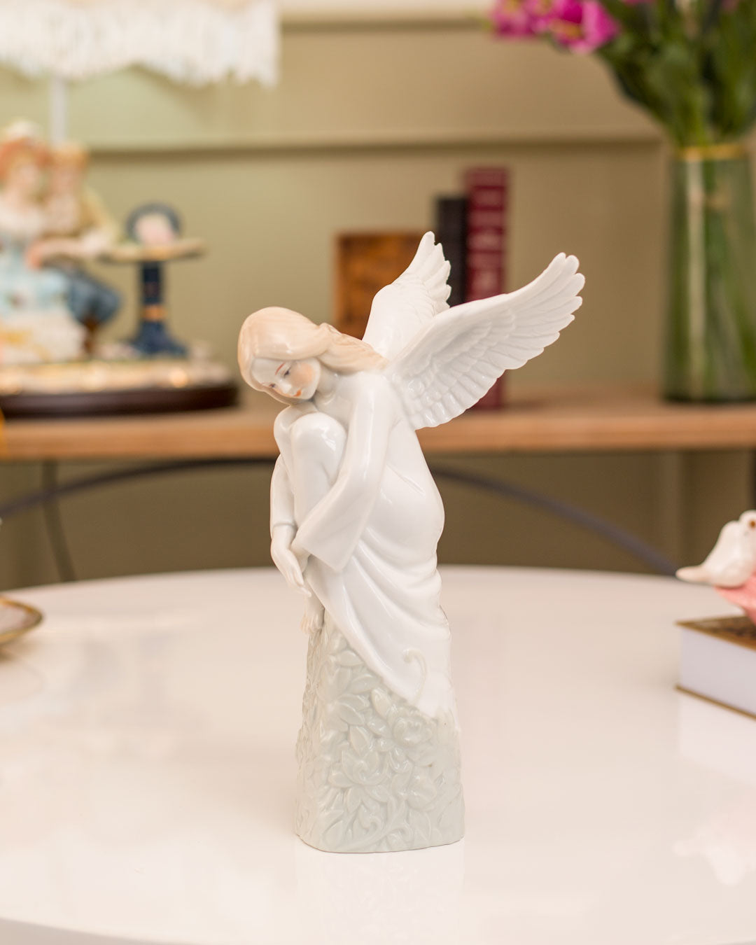 Victorian Lady - Fine Porcelain Figurine - The Decor Kart 