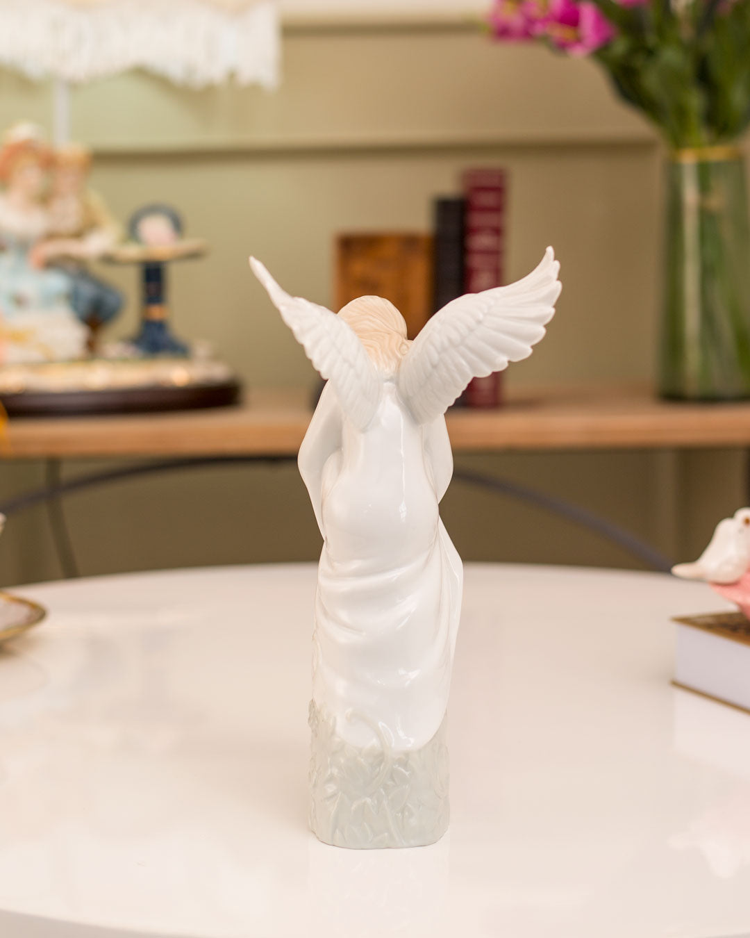 Victorian Lady - Fine Porcelain Figurine - The Decor Kart 