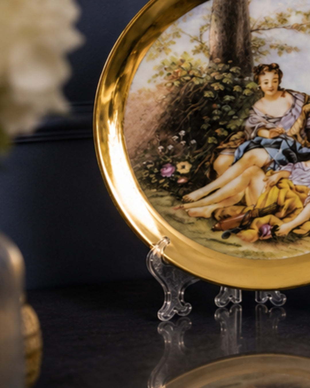 Victorian Elegance Golden Rim Decorative Plates - 27 CM 