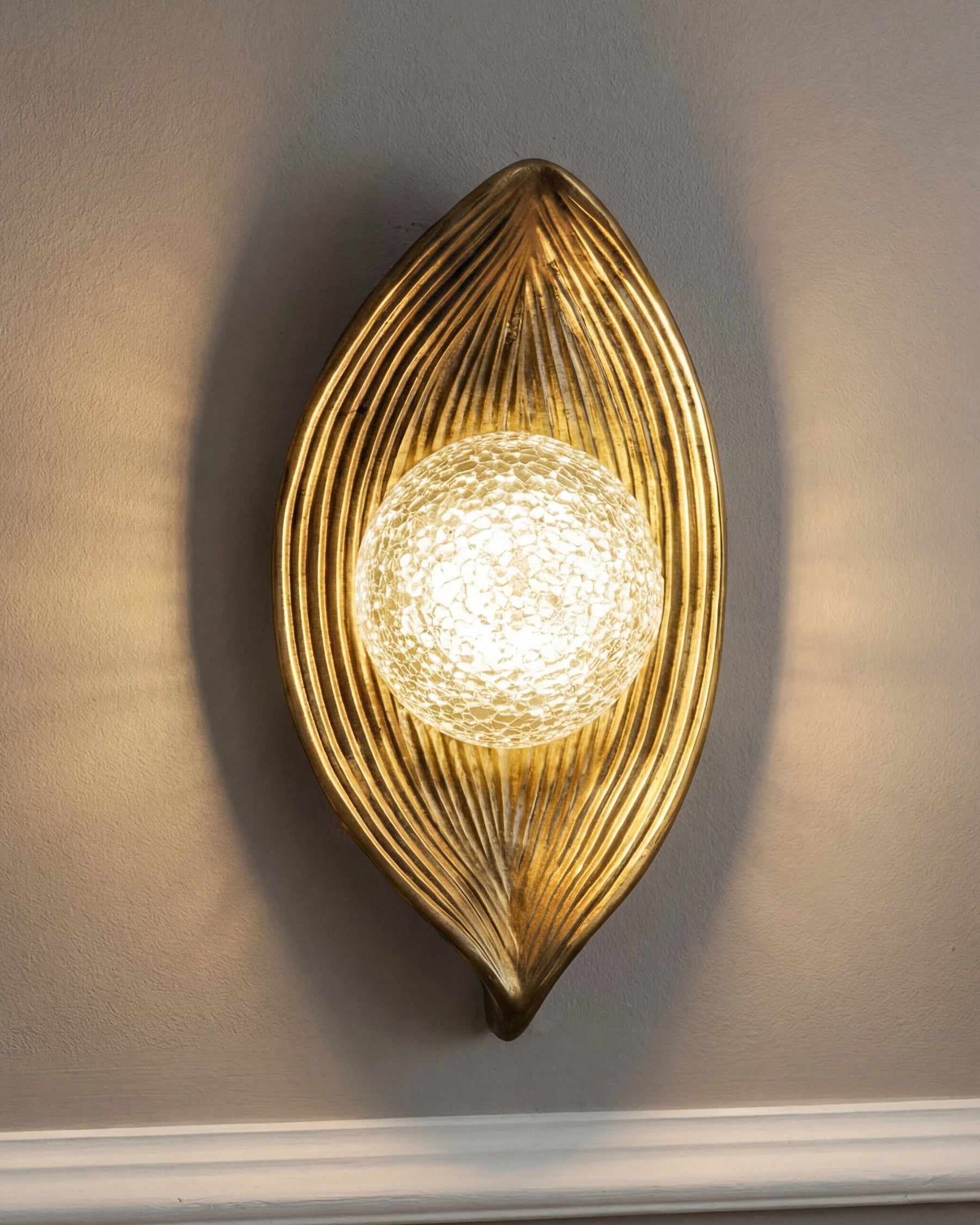 Golden Leaf Aura Wall Light 
