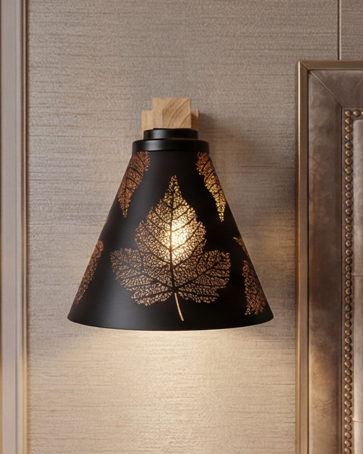 Maple Leaf Pattern Wall Light 