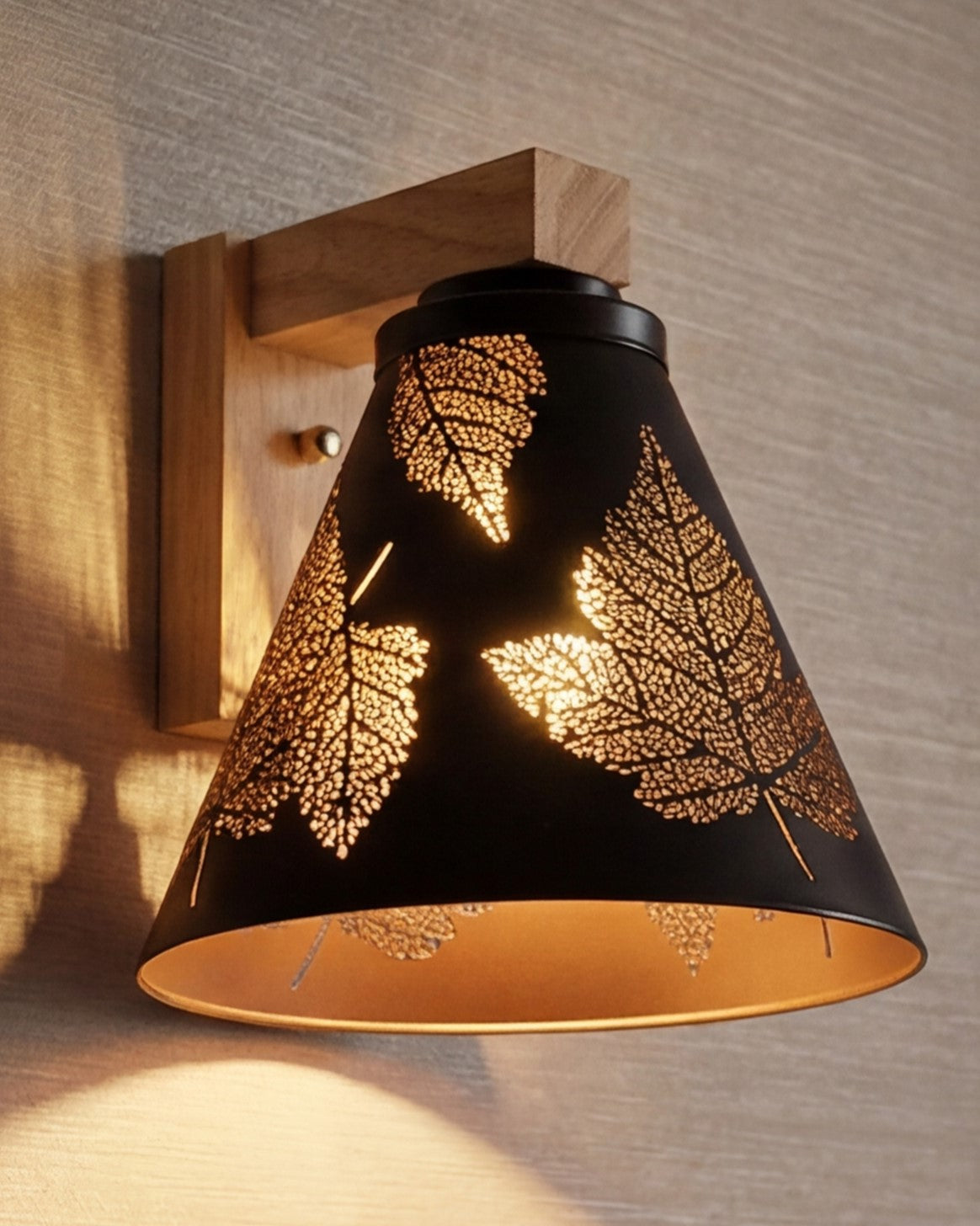 Maple Leaf Pattern Wall Light 