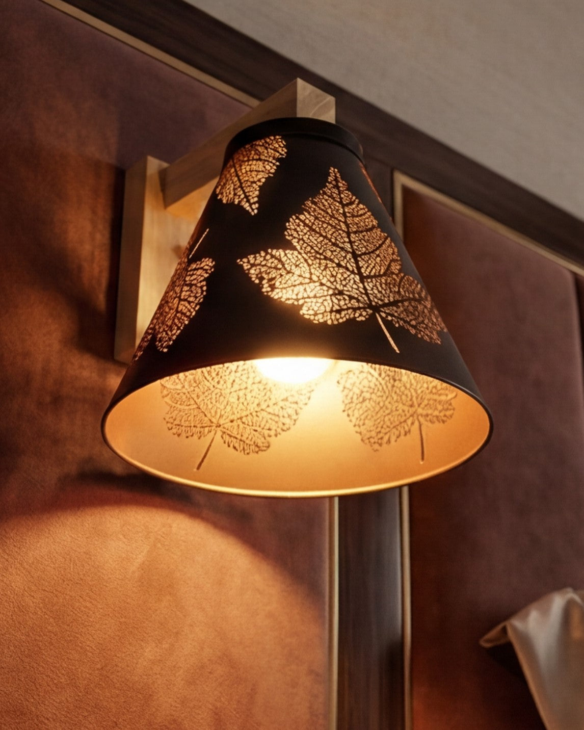 Maple Leaf Pattern Wall Light 