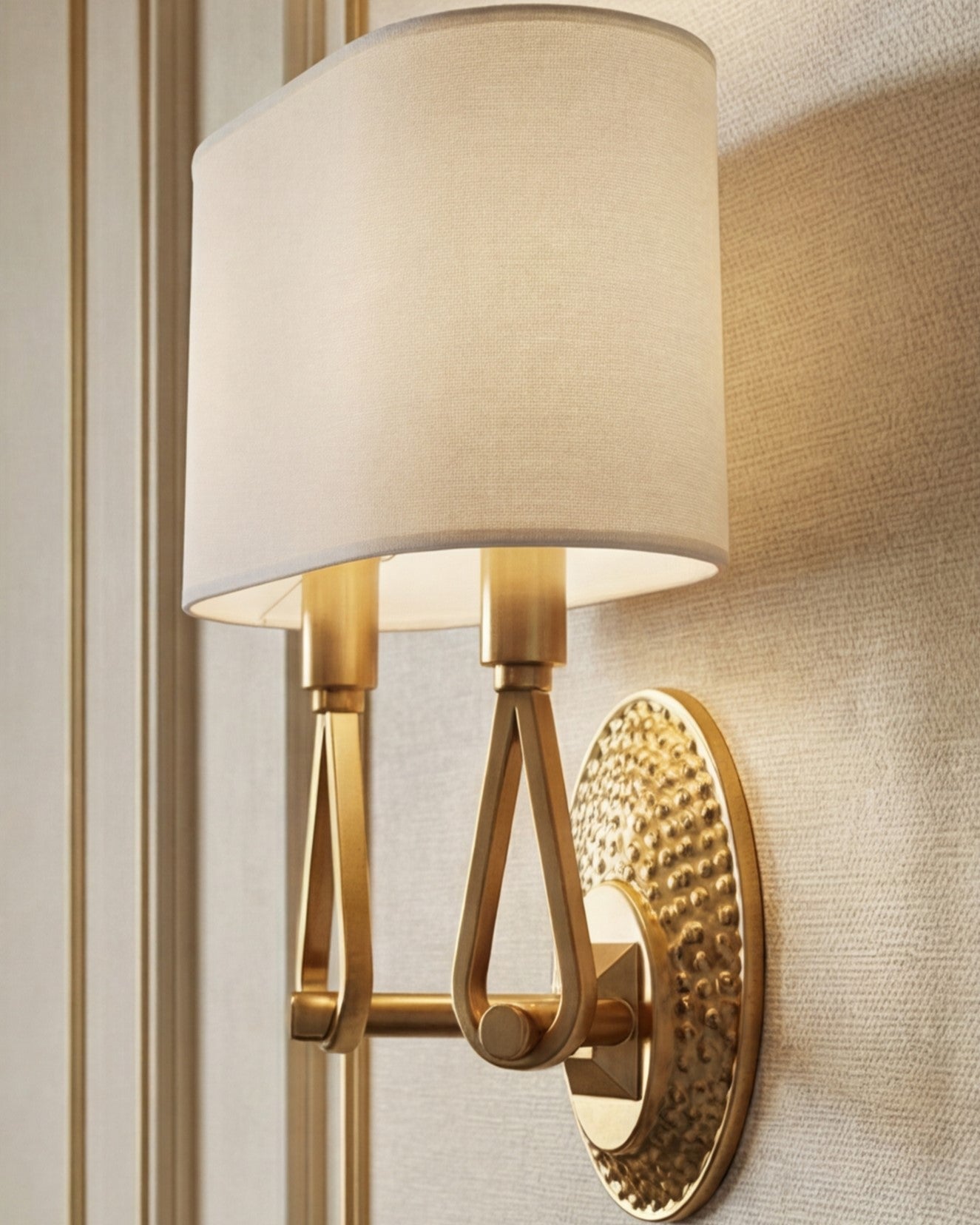 "Regal Loop" Shade Wall Light 