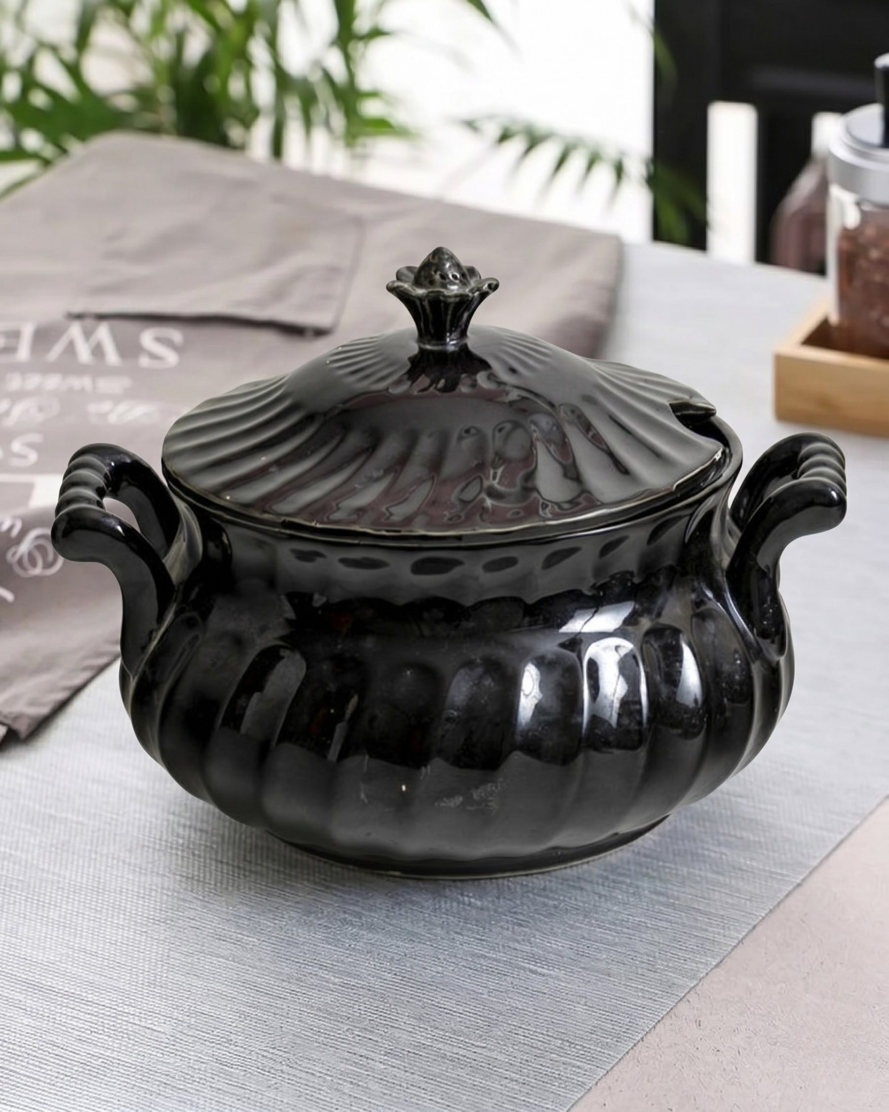 Midnight Ribbed Casserole With Lid 