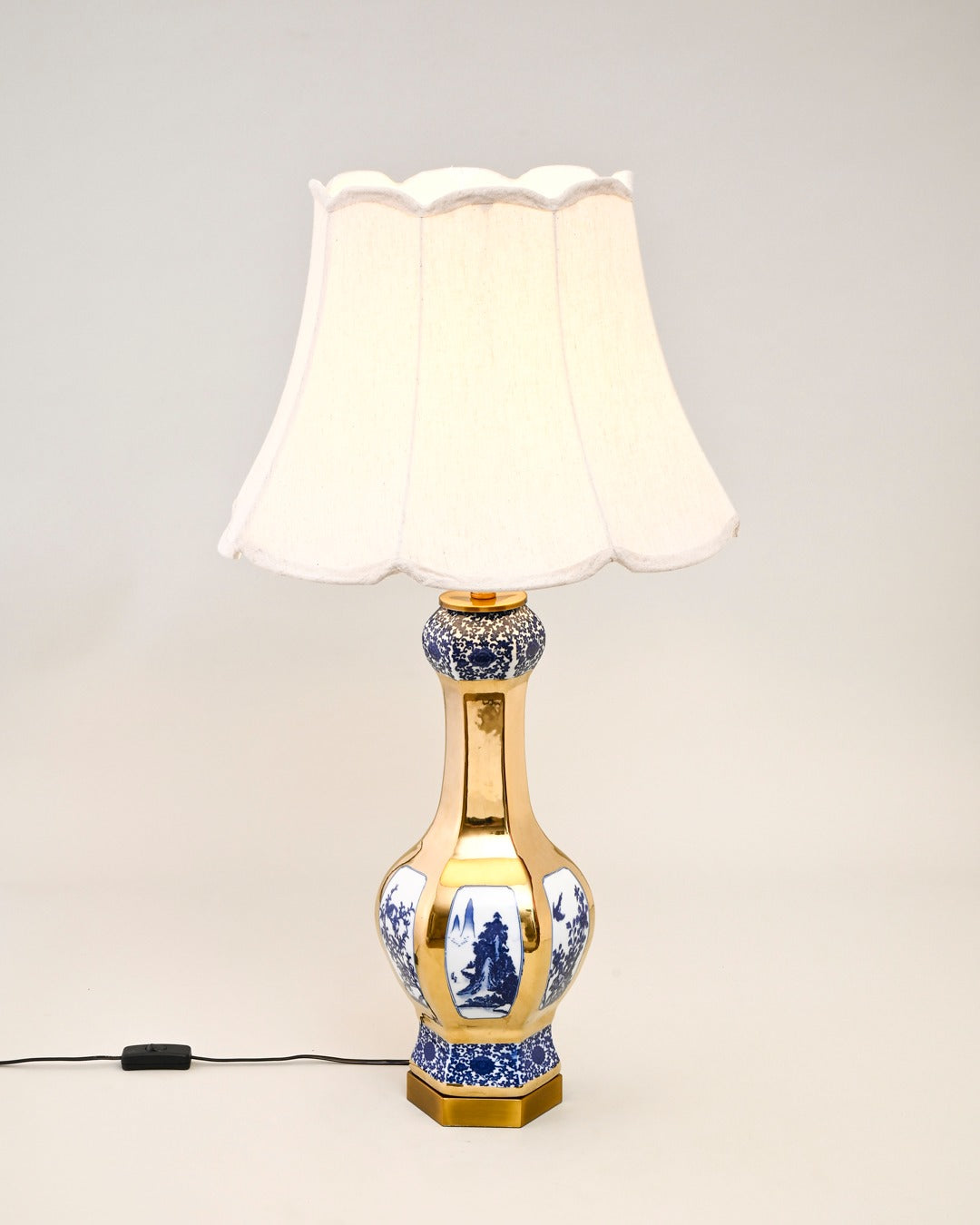 Royal Oriental Scenic Table Lamp 