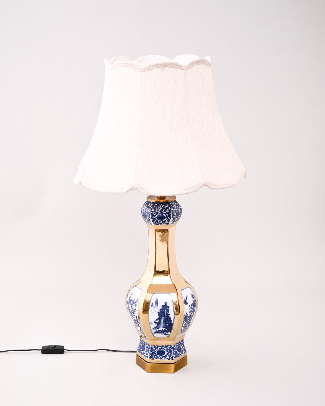 Royal Oriental Scenic Table Lamp 