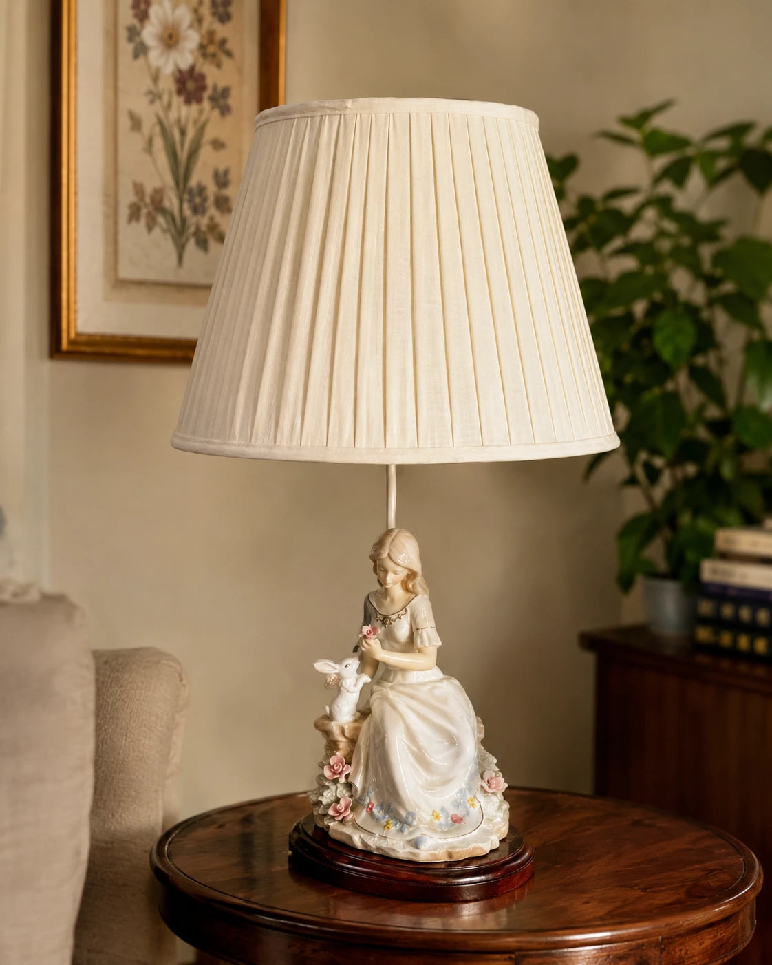 Fleur de l'Innocence Lady Figurine Lamp 
