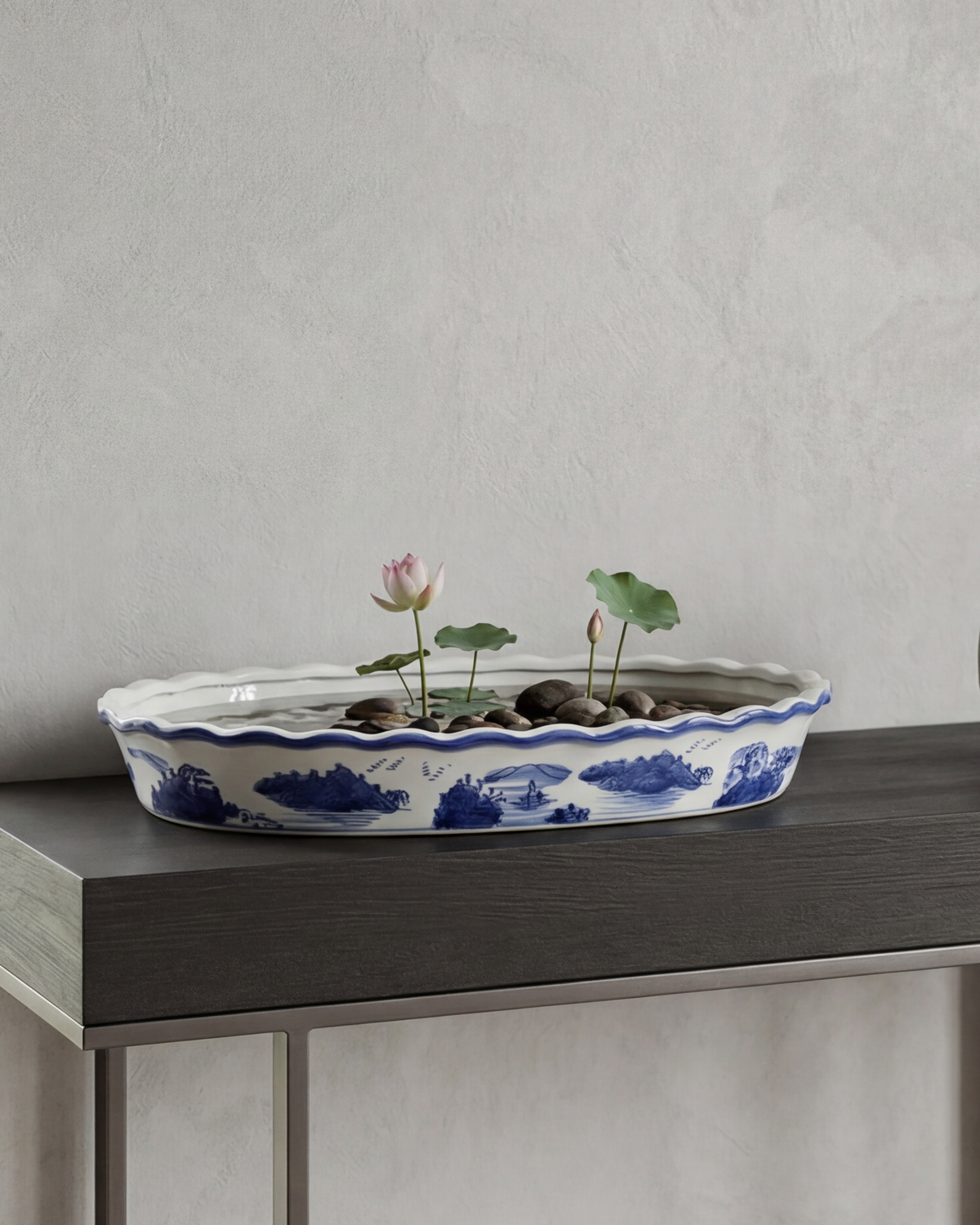 Royal Crest Scalloped Planter - Small