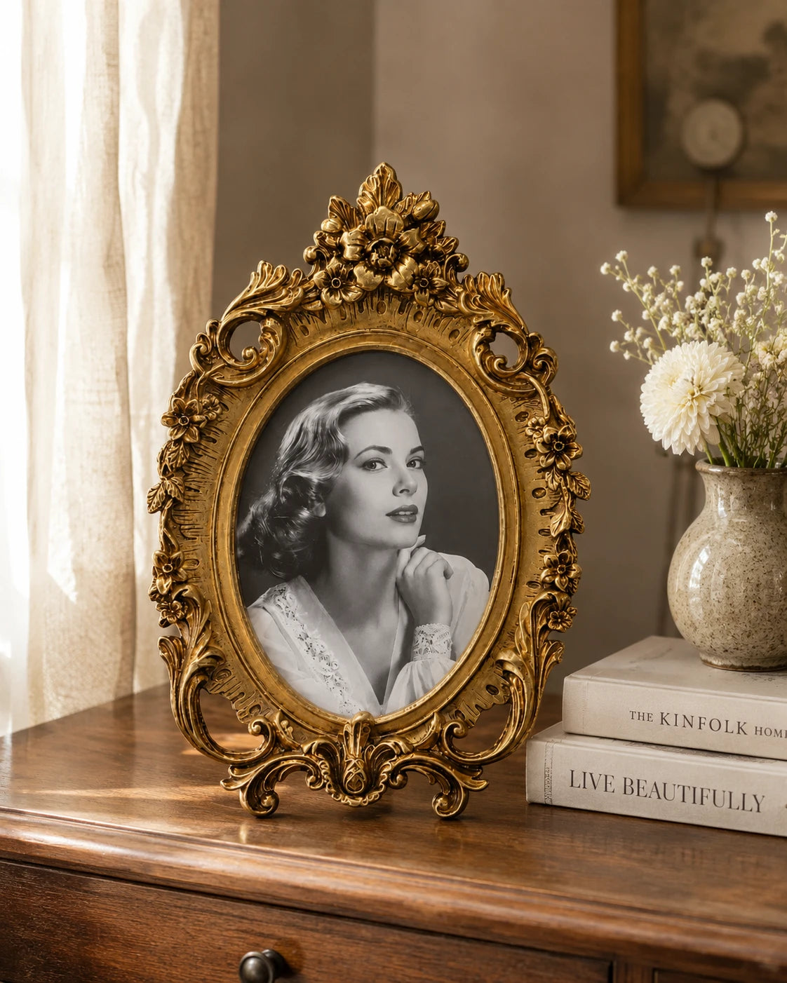 Antique gold oval picture frame for home decor