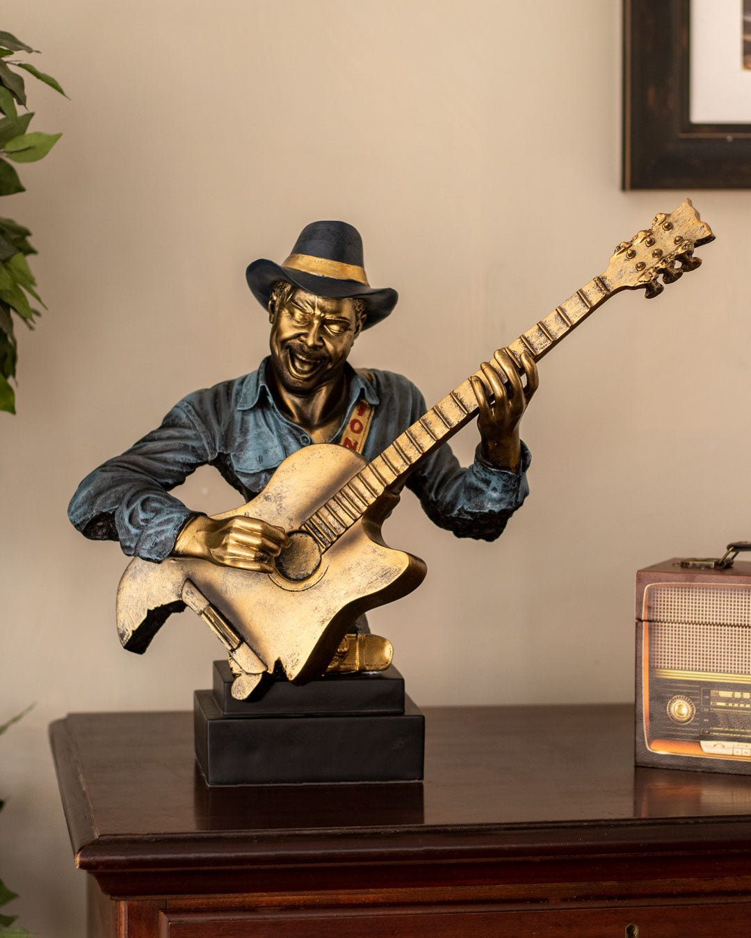 The Blues - Musician Playing Guitar Bust - The Decor Kart 