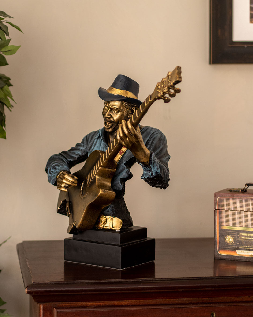 The Blues - Musician Playing Guitar Bust - The Decor Kart 