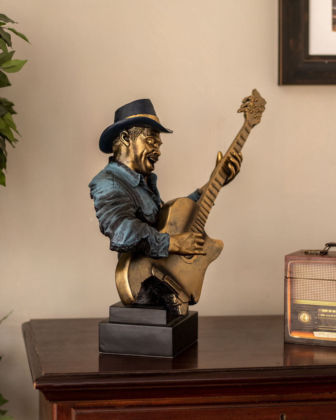 The Blues - Musician Playing Guitar Bust - The Decor Kart 