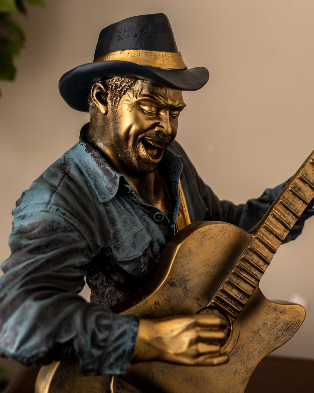 The Blues - Musician Playing Guitar Bust - The Decor Kart 