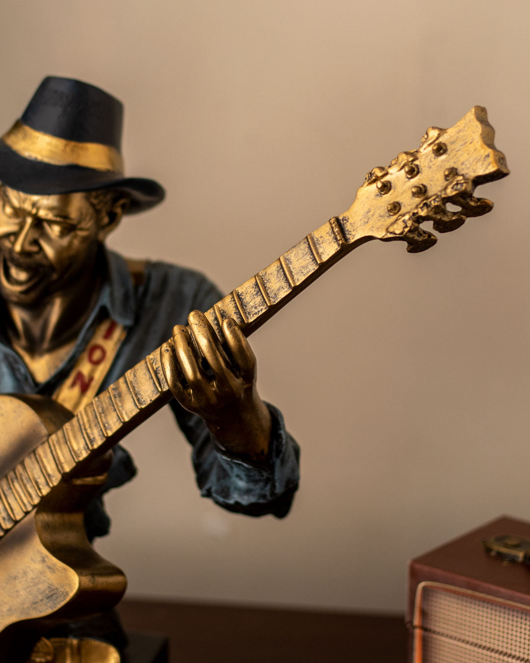 The Blues - Musician Playing Guitar Bust - The Decor Kart 