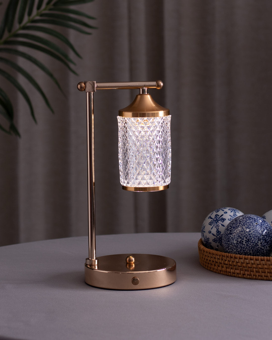 Shimmering Elegance: Crystal Table Lamp