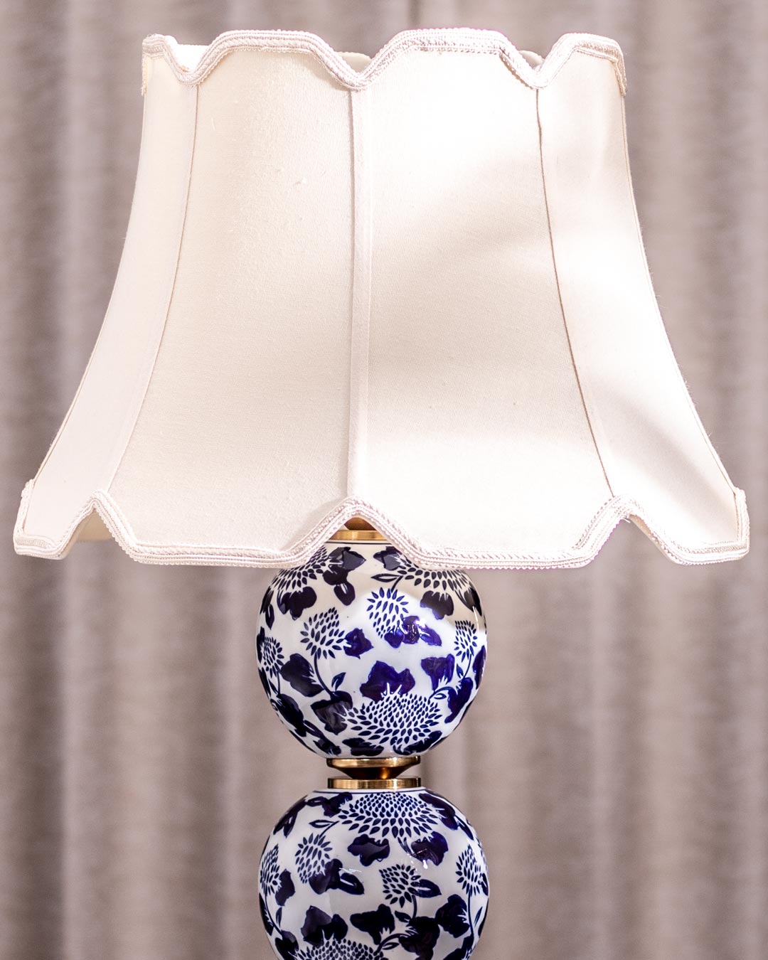 'Chrysanthemum' Ming Pillar Table Lamp