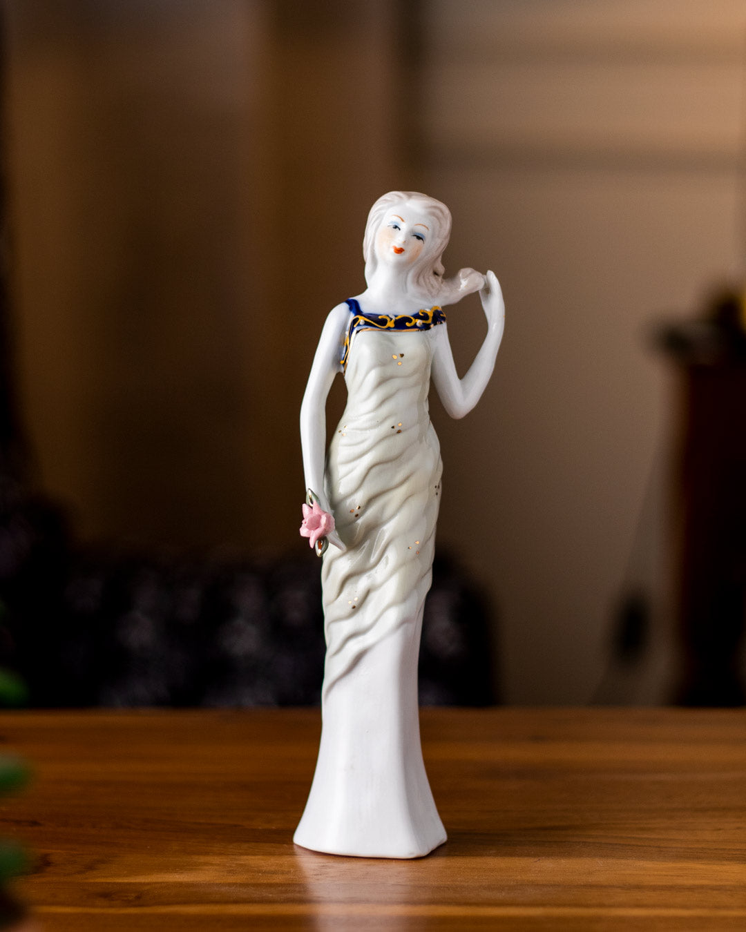 Victorian Lady - Fine Porcelain Figurine - The Decor Kart 