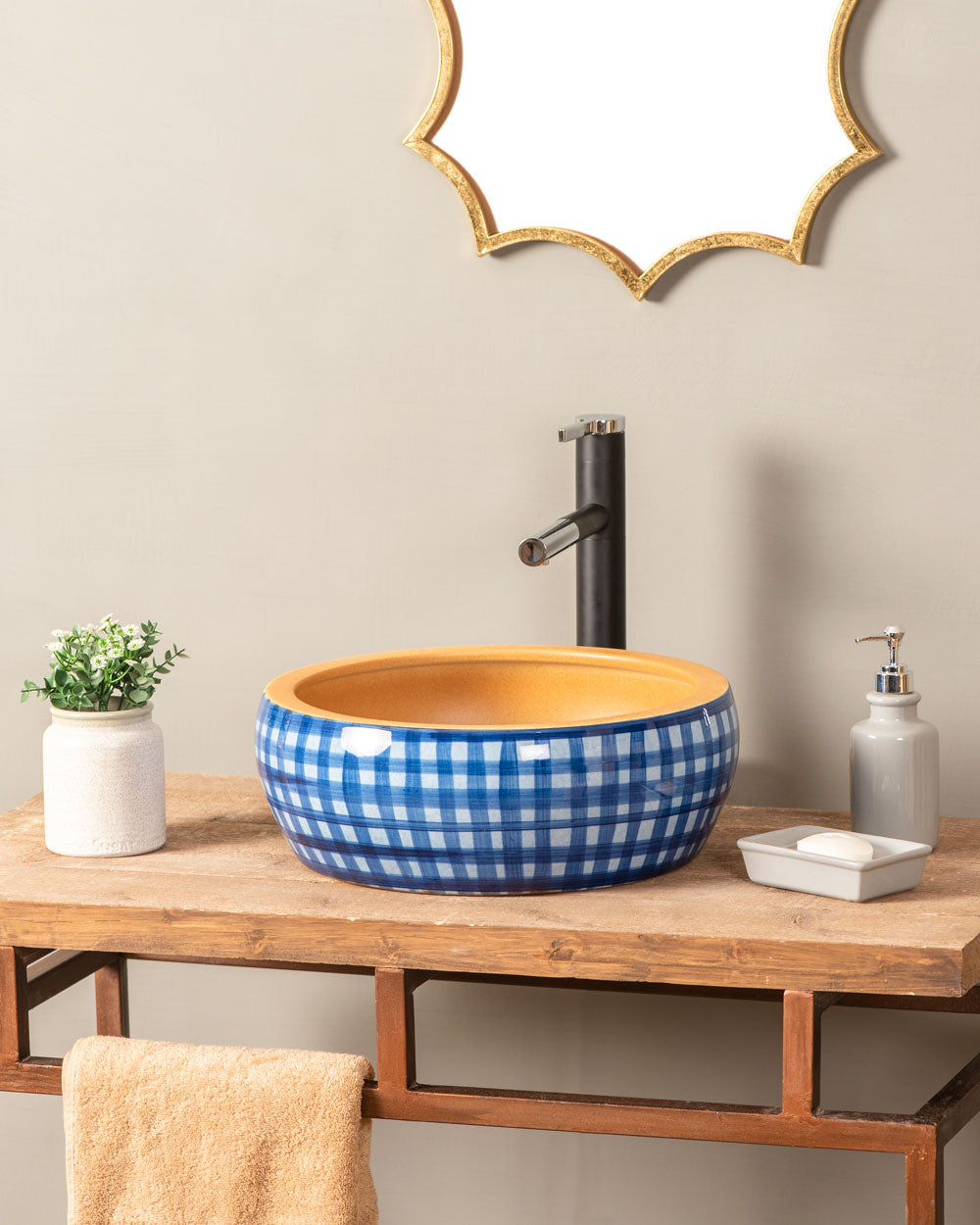 porcelain wash basin
