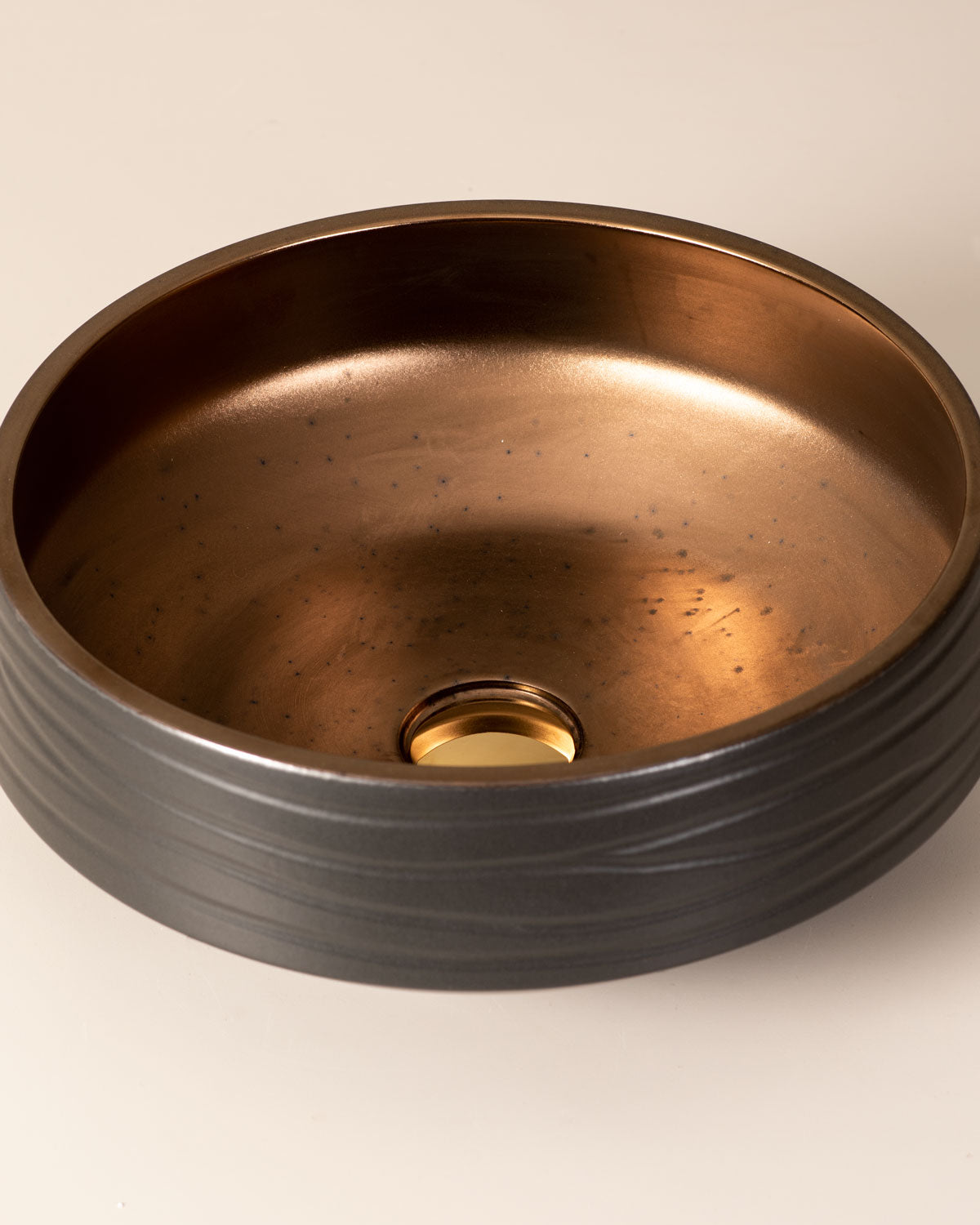 porcelain wash basin