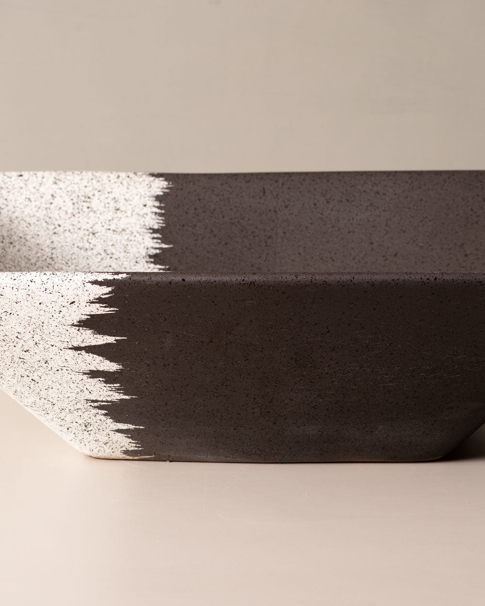porcelain wash basin